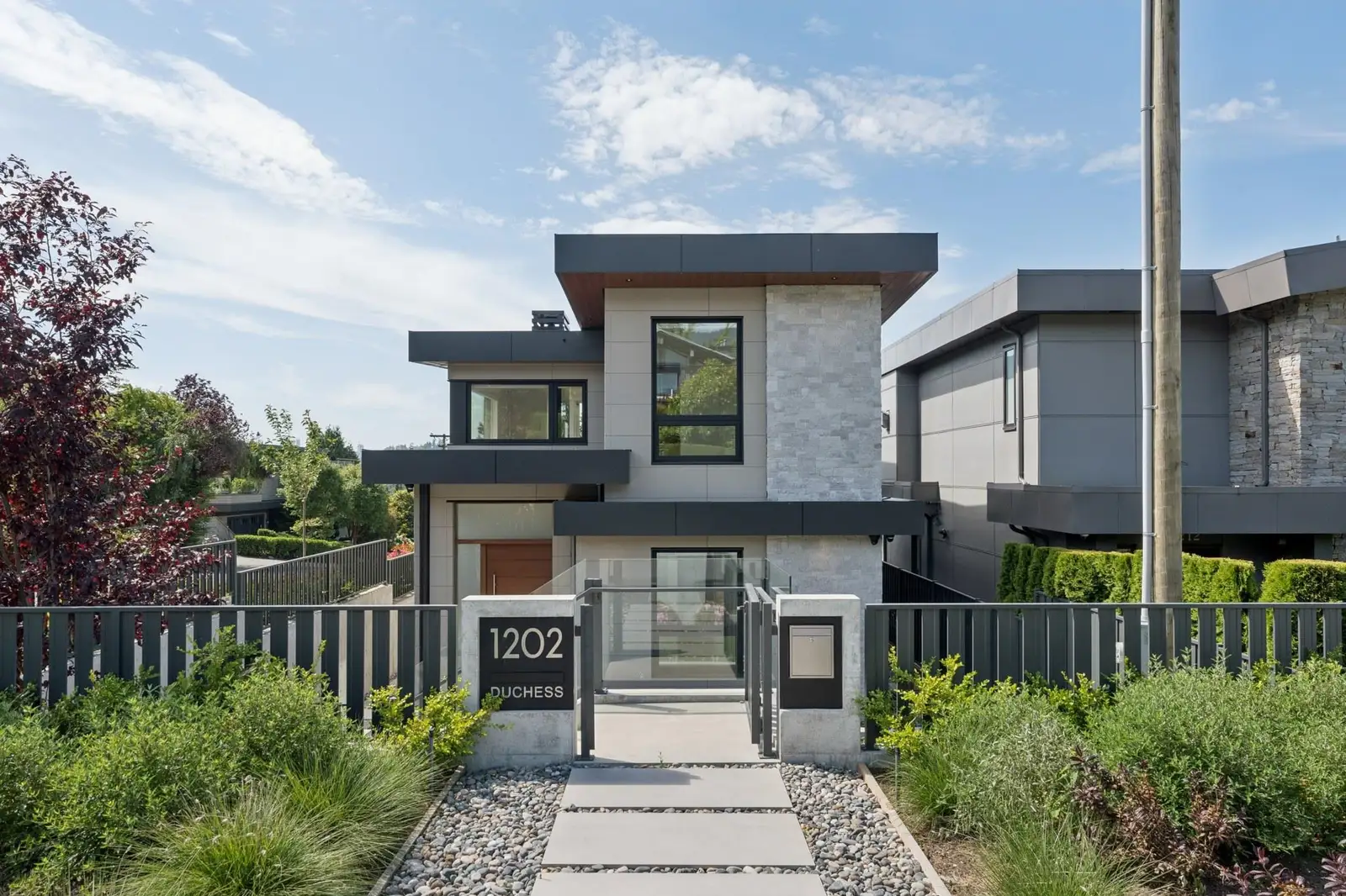 1202 DUCHESS AVENUE, West Vancouver BC V7T 1H4
