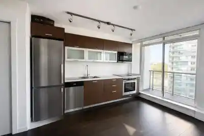 610 10777 UNIVERSITY DRIVE, Surrey BC V3T 0E6