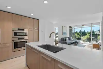 404 1210 E 27TH STREET, North Vancouver BC V7J 0C5