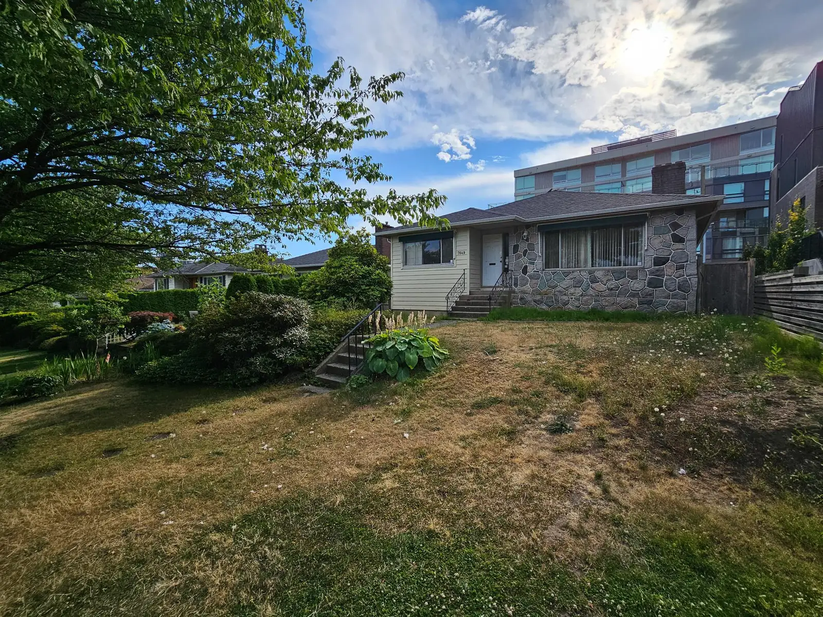 7649 YUKON STREET, Vancouver BC V5X 2Y4