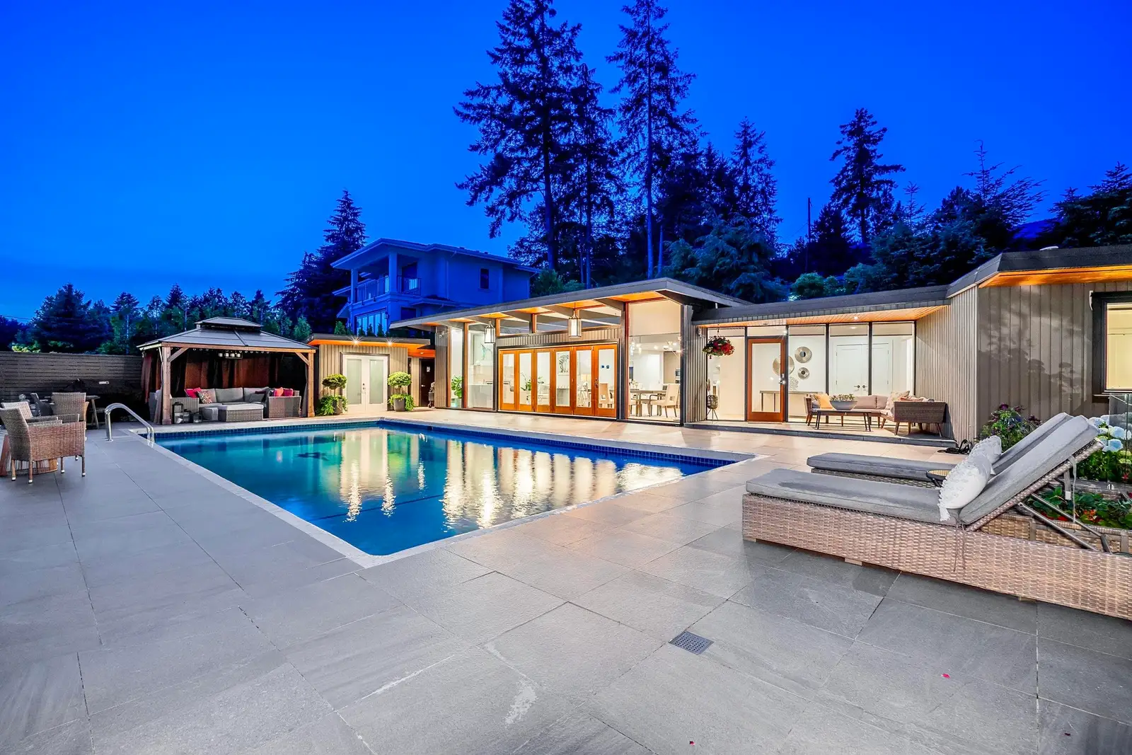 4125 BURKEHILL PLACE, West Vancouver BC V7V 3M8