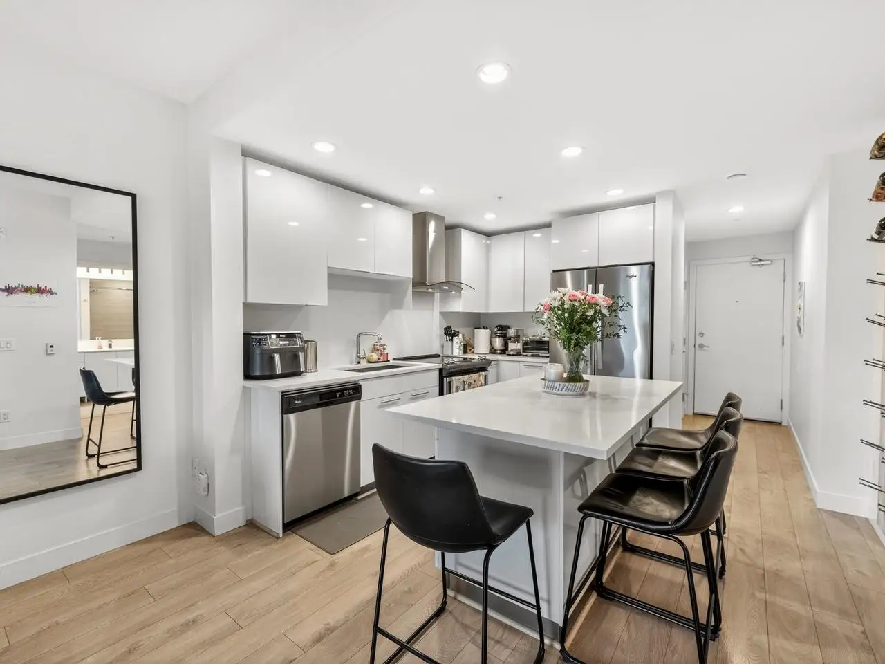 423 723 W 3RD STREET, North Vancouver BC V7M 0E4
