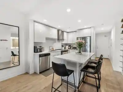 423 723 W 3RD STREET, North Vancouver BC V7M 0E4