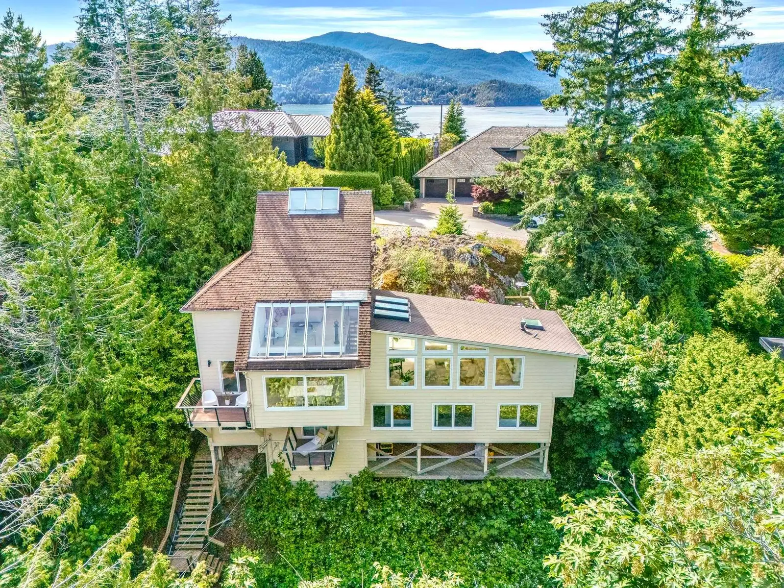 6236 SUMMIT AVENUE, West Vancouver BC V7W 1Y2