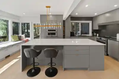 615 E KINGS ROAD, North Vancouver BC V7N 1J4