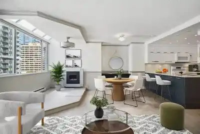 702 1270 ROBSON STREET, Vancouver BC V6E 3Z6