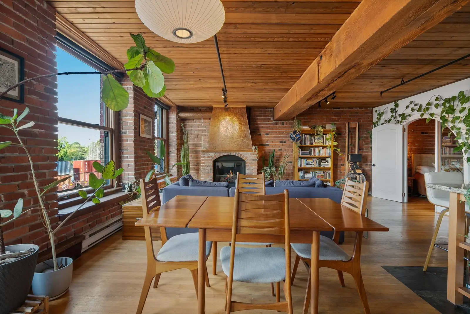 305 41 ALEXANDER STREET, Vancouver BC V6A 1B2