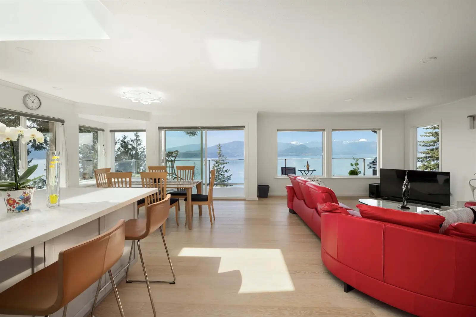 250 KELVIN GROVE WAY, Lions Bay BC V0N 2E0