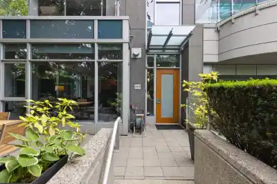 TH12 1233 W CORDOVA STREET, Vancouver BC V6C 3R1