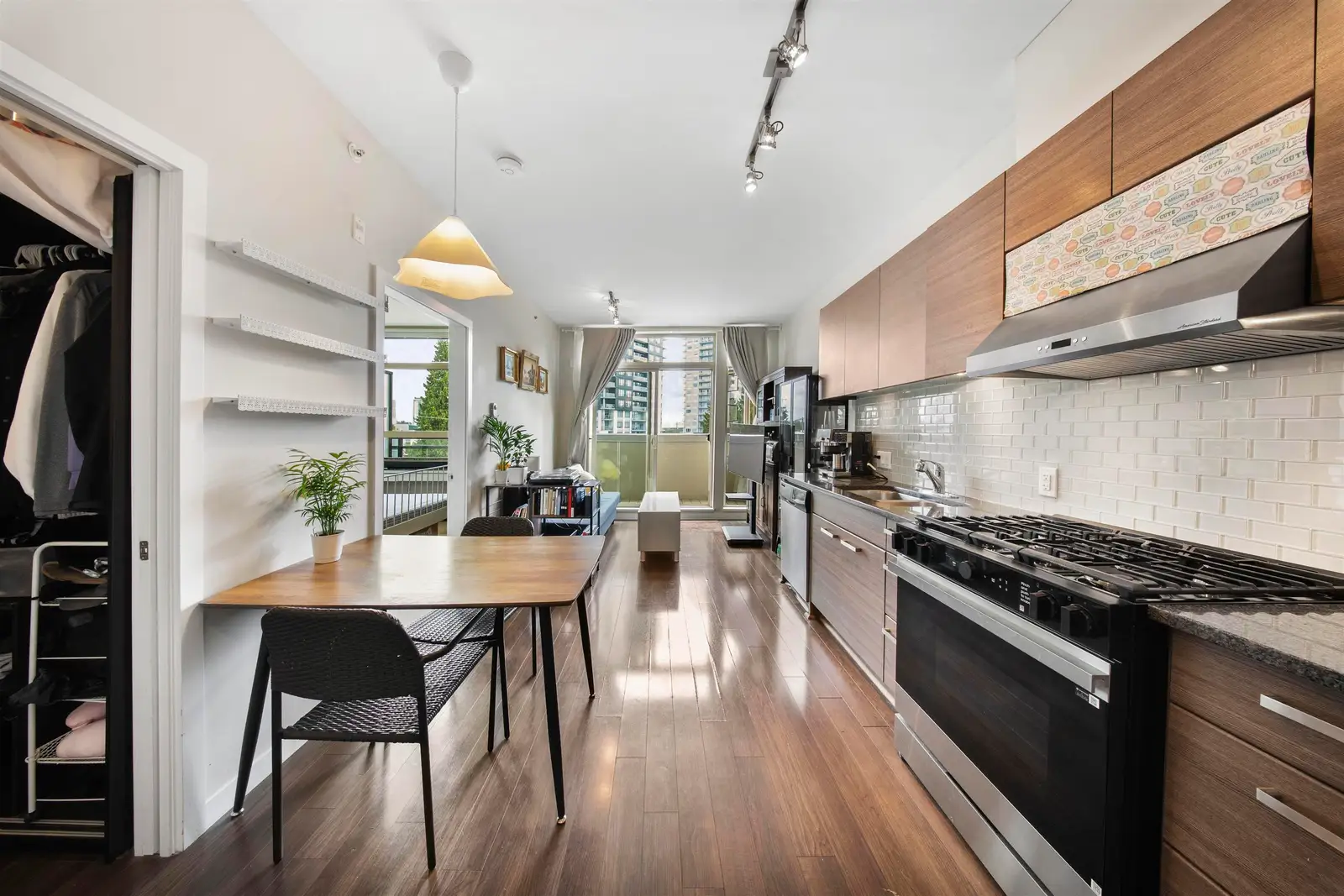 412 13228 OLD YALE ROAD, Surrey BC V3T 0K3