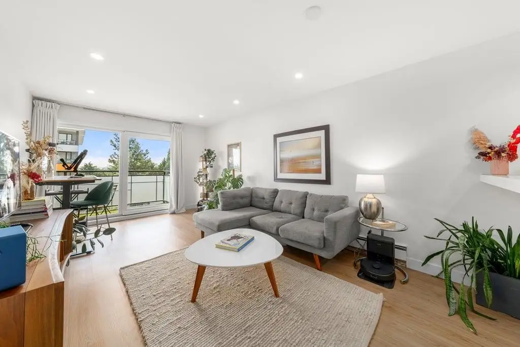 312 360 E 2ND STREET, North Vancouver BC V7L 4N6