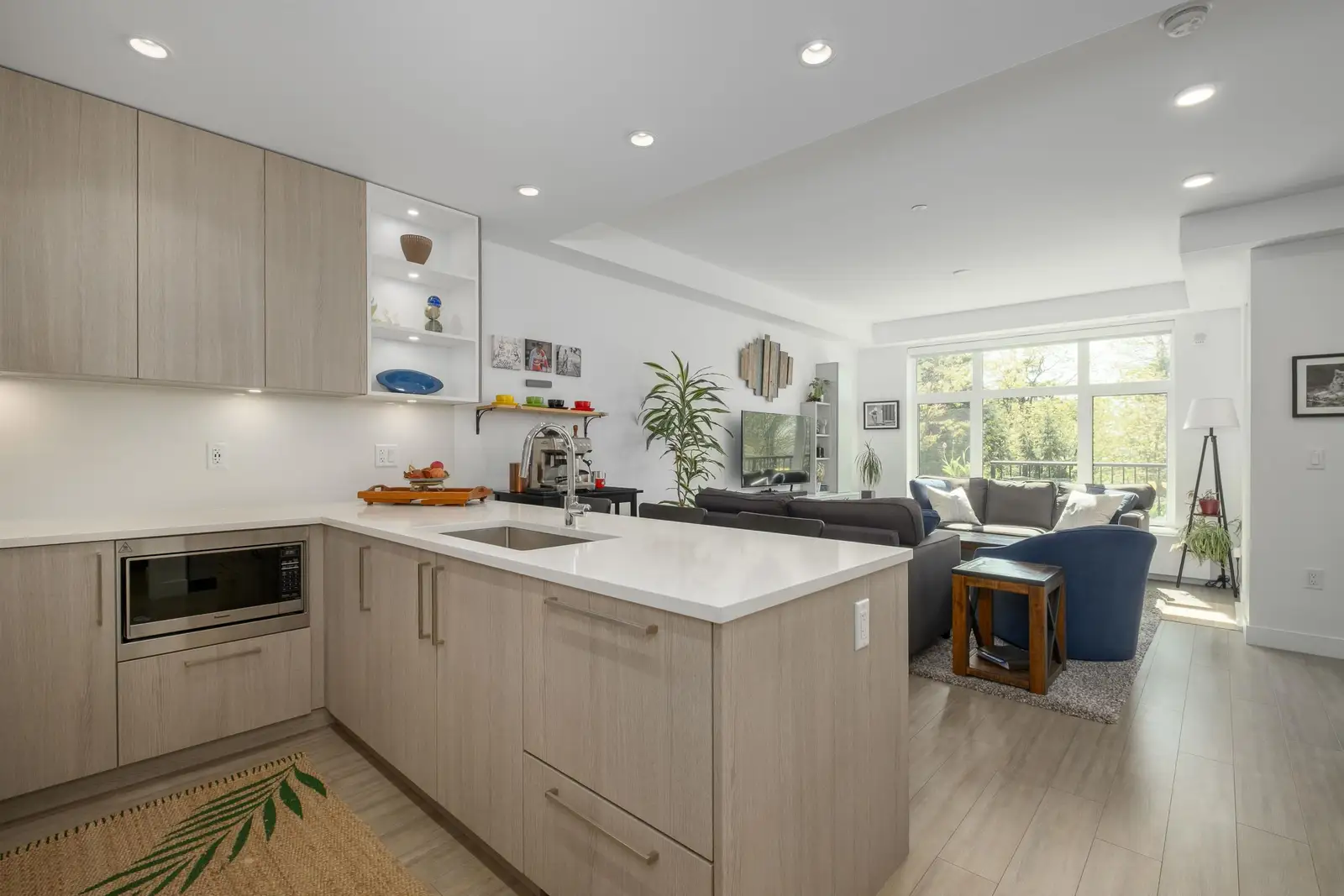 111 747 E 3RD STREET, North Vancouver BC V7L 1G8