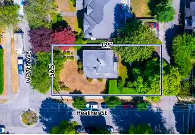 696 W 27TH AVENUE, Vancouver BC V5Z 2G4