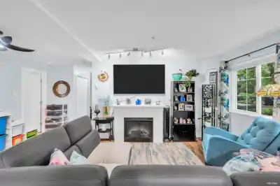 112 14877 100 AVENUE, Surrey BC V3R 3H1