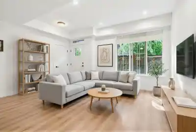 6 237 RIDGEWAY AVENUE, North Vancouver BC V7L 0H6