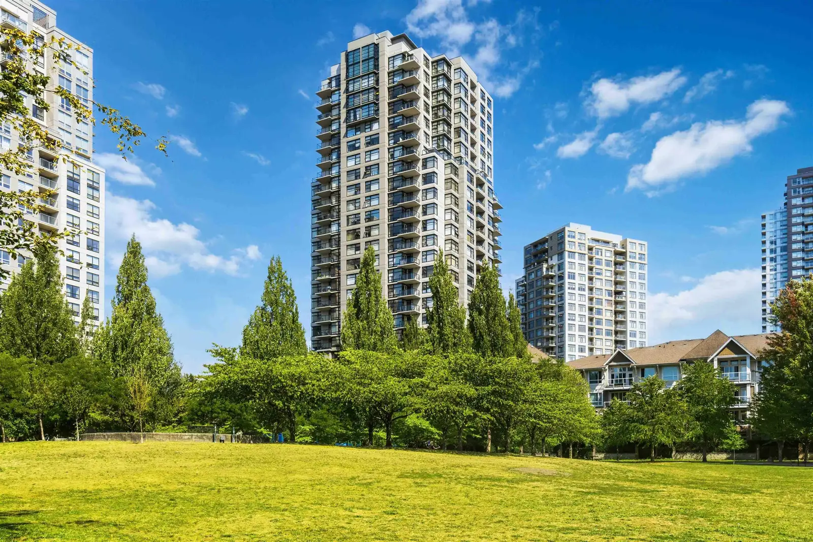 805 5380 OBEN STREET, Vancouver BC V5R 6H7