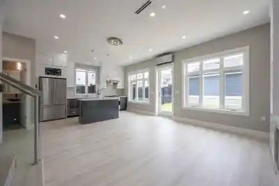 2 5808 LANARK STREET, Vancouver BC V5P 2Y4