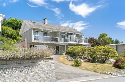 442 MONTERAY AVENUE, North Vancouver BC V7N 3G2