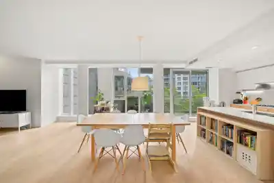 201 1409 W PENDER STREET, Vancouver BC V6G 2S3