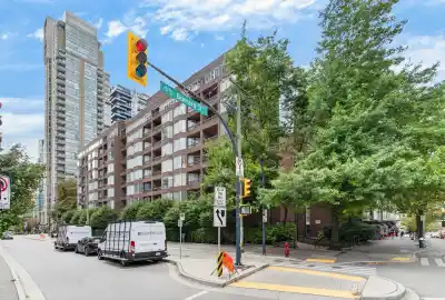 313 950 DRAKE STREET, Vancouver BC V6Z 2B9