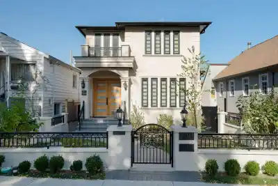 2783 E 27TH AVENUE, Vancouver BC V5R 1N4