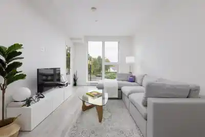 204 979 E 19TH AVENUE, Vancouver BC V5V 1K8