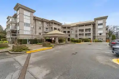 407 10533 UNIVERSITY DRIVE, Surrey BC V3T 5T7
