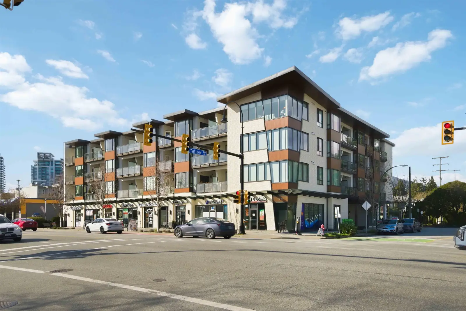 204 1633 TATLOW AVENUE, North Vancouver BC V7P 2Z8