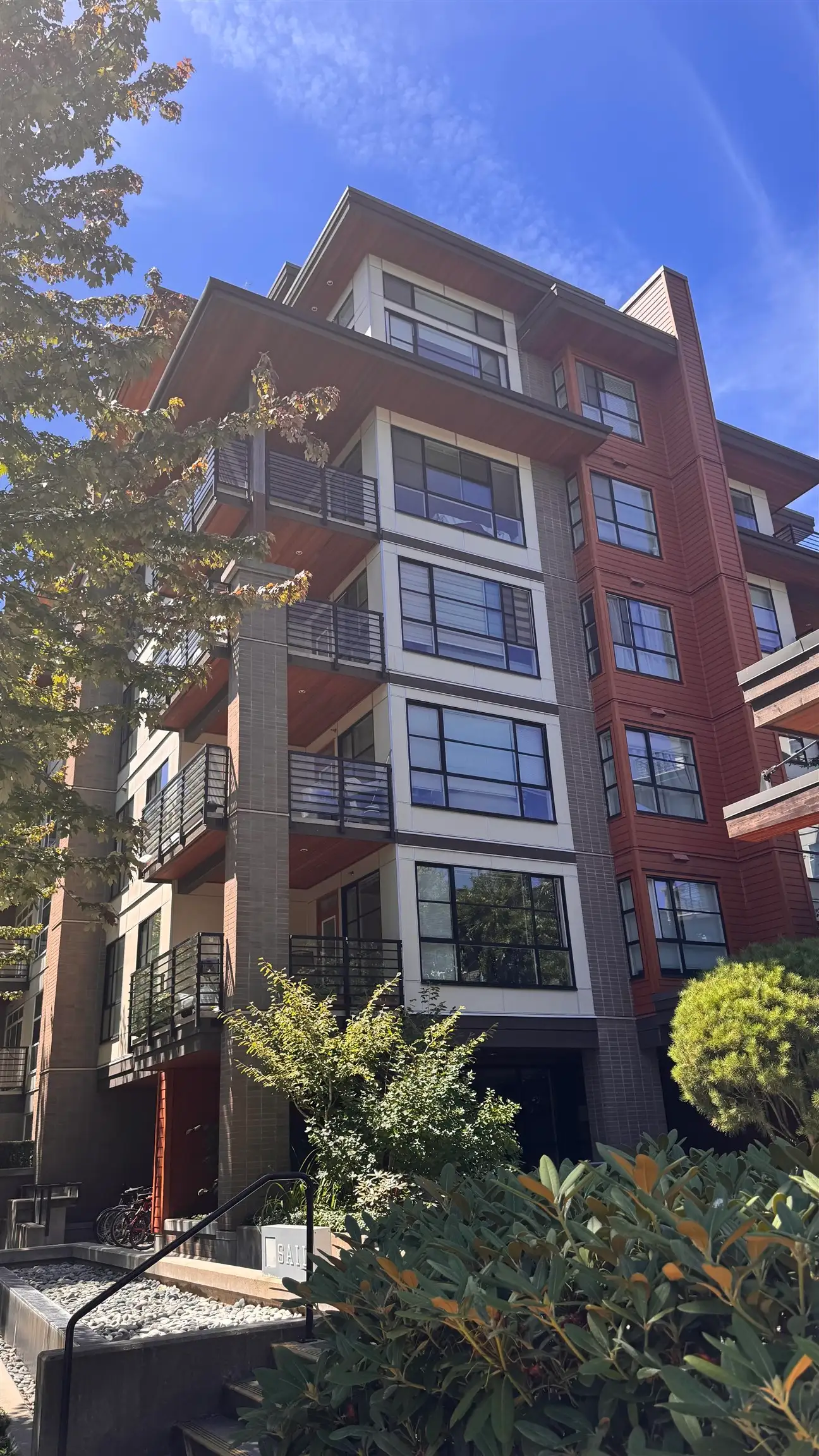 301 5983 GRAY AVENUE, Vancouver BC V6S 0G8