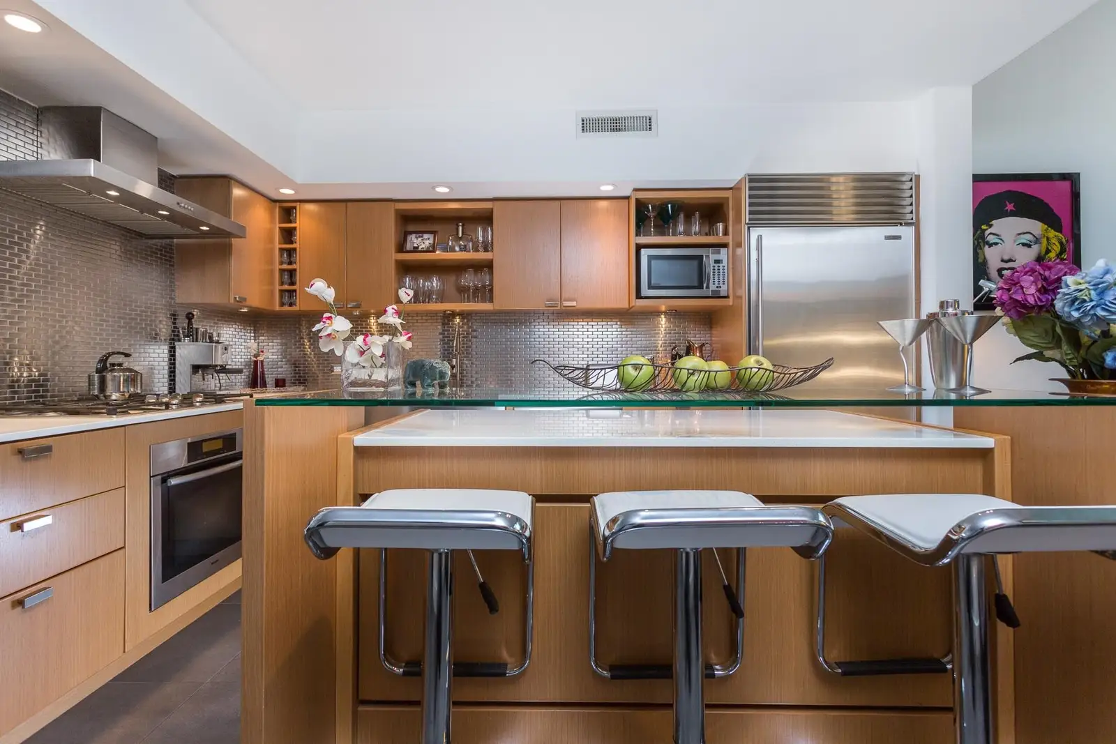 104 1168 RICHARDS STREET, Vancouver BC V6B 3E6
