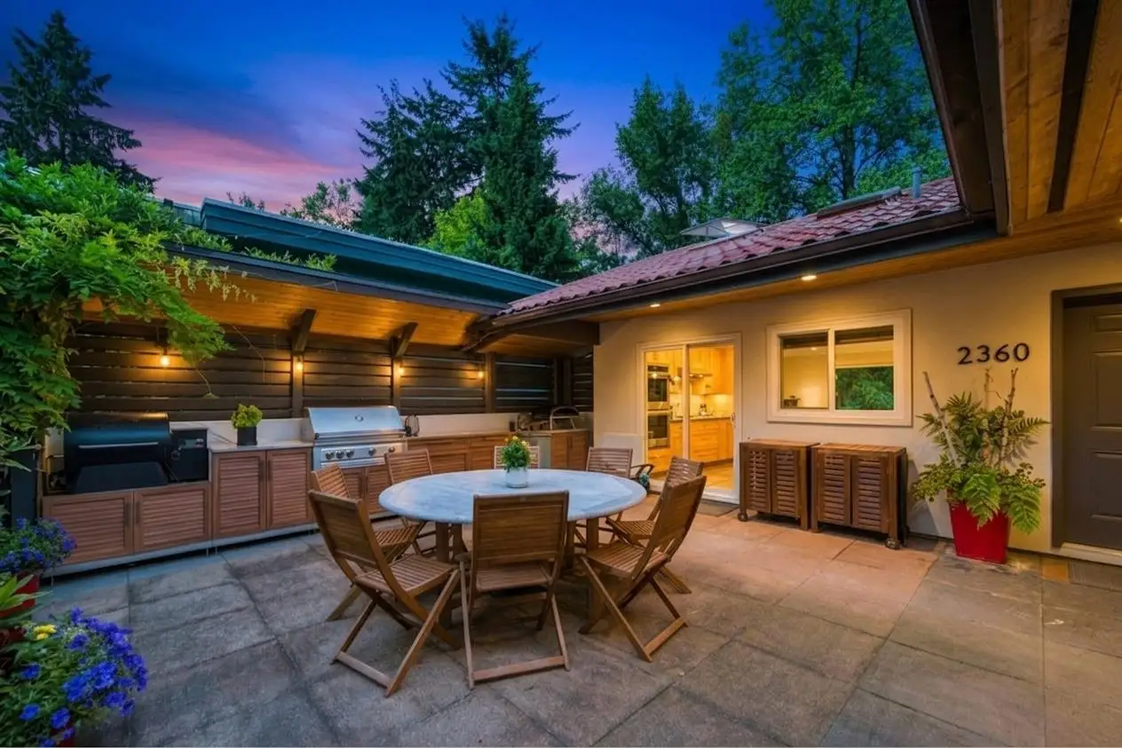 2360 MACKAY AVENUE, North Vancouver BC V7P 2M9
