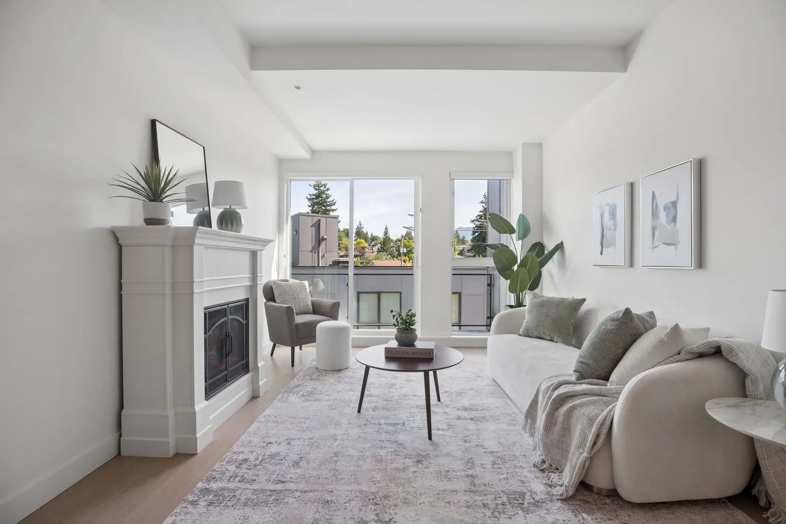 563 422 E 3RD STREET, North Vancouver BC V7L 0K1