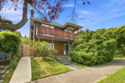 1970 ADANAC STREET, Vancouver BC V5L 2E4