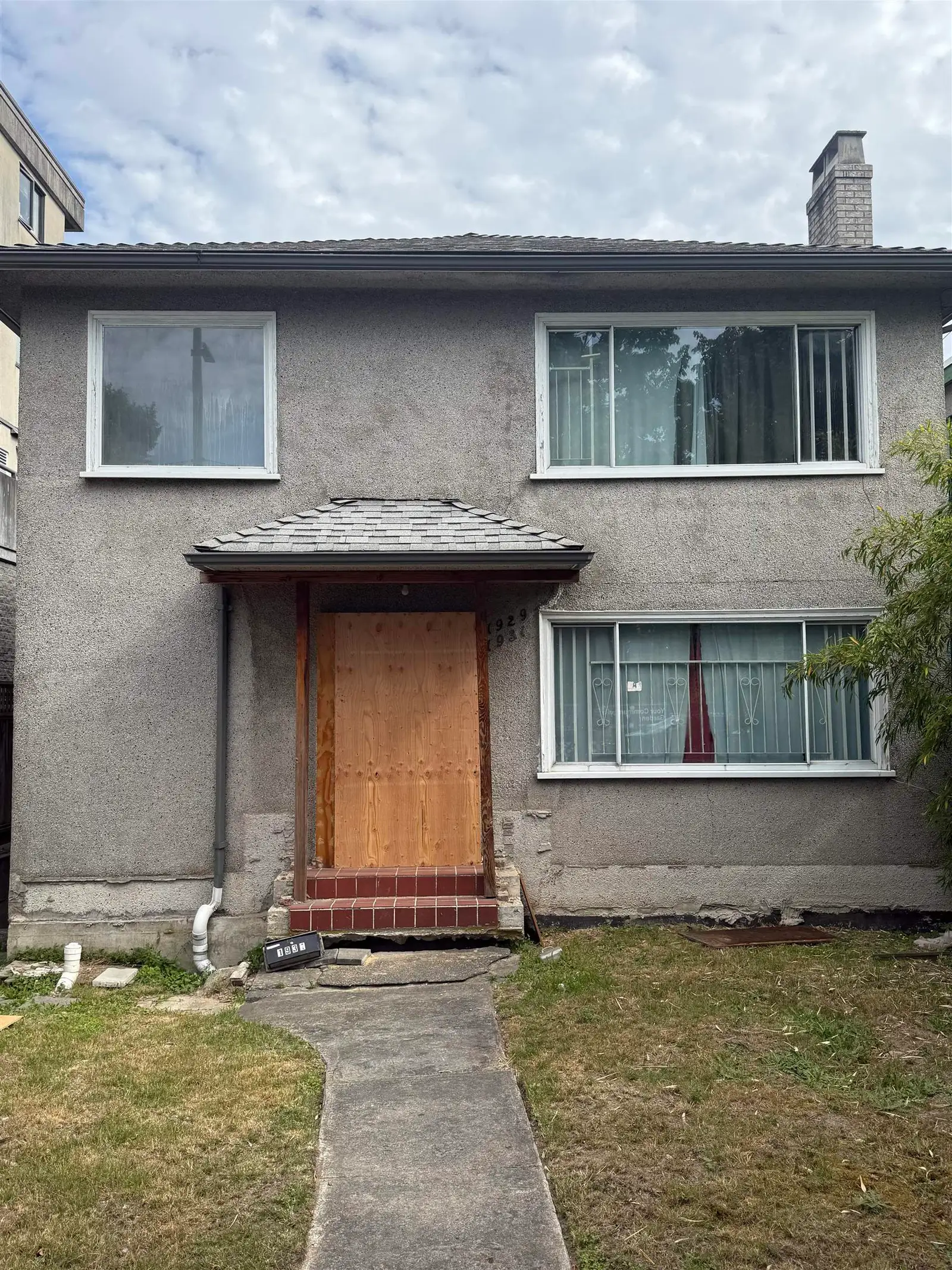1929 E BROADWAY, Vancouver BC V5N 1W4