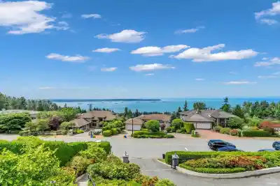 2589 CHAIRLIFT ROAD, West Vancouver BC V7S 3E5