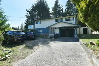 5727 TRAIL AVENUE, Sechelt BC V7Z 0H8