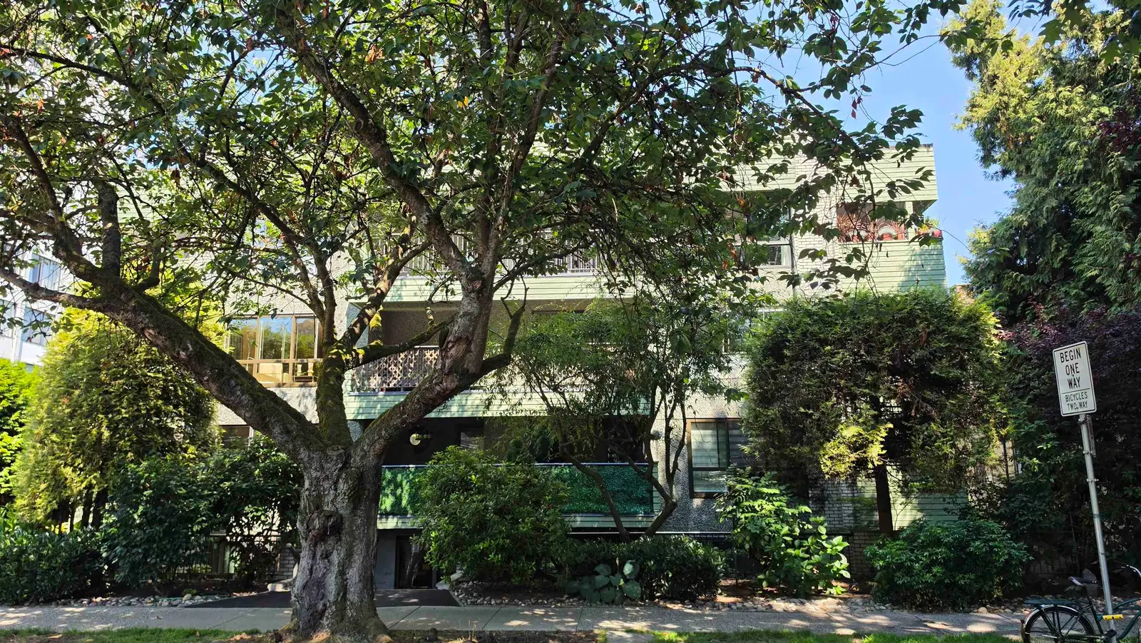 406 1717 HARO STREET, Vancouver BC V6G 1H1