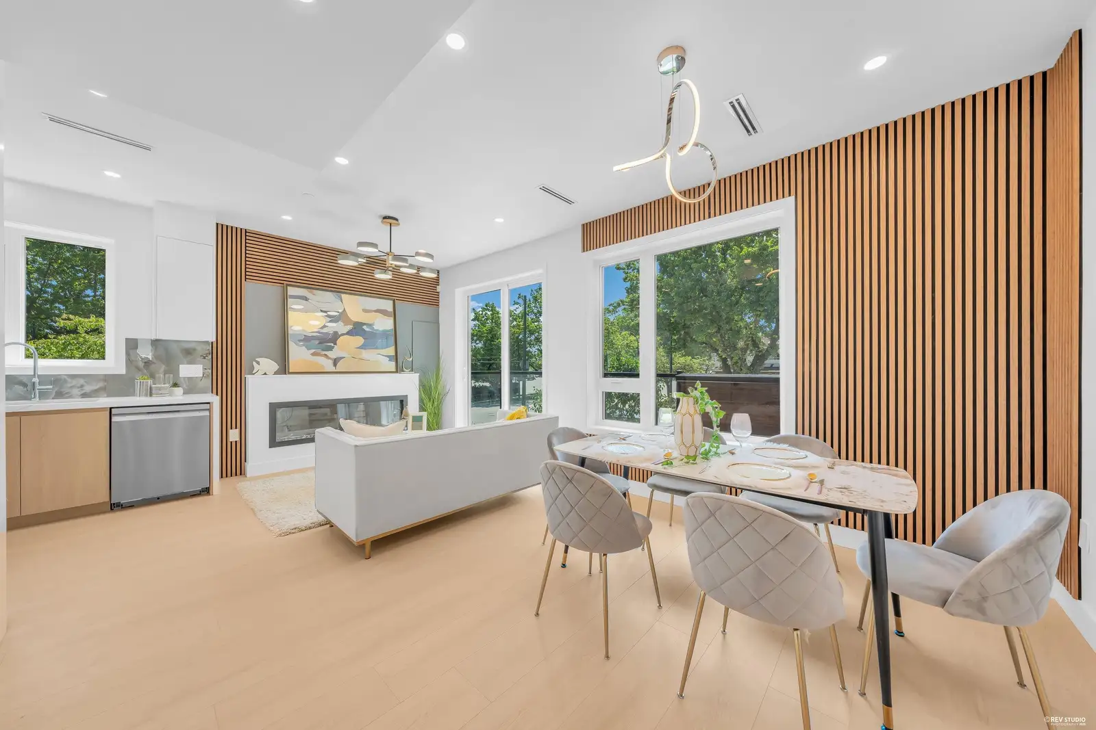 2 2893 ETON STREET, Vancouver BC V5K 1K4