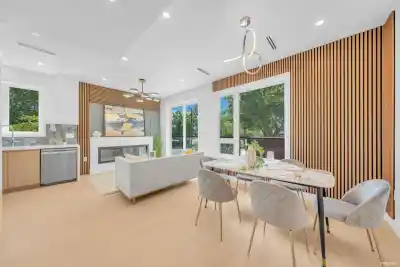 2 2893 ETON STREET, Vancouver BC V5K 1K4