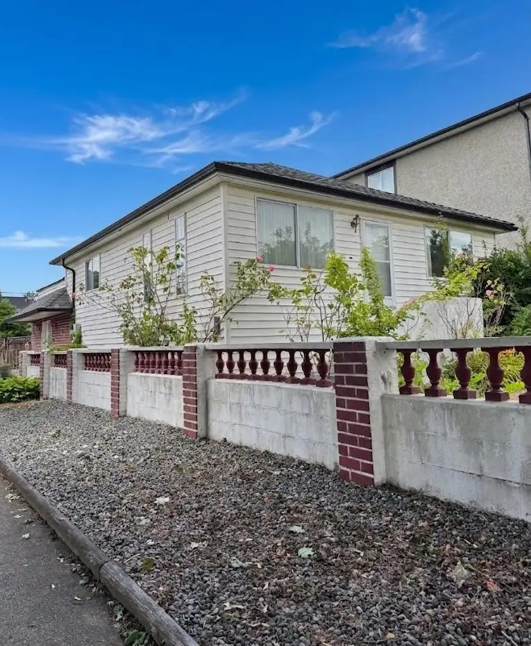 1750 SLOCAN STREET, Vancouver BC V5M 4M7