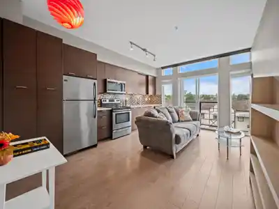 301 4372 FRASER STREET, Vancouver BC V5V 4G3