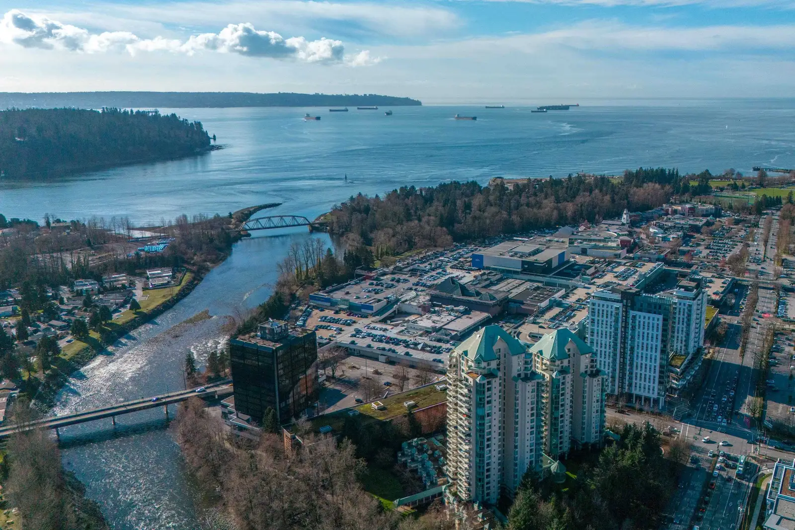 15B 338 TAYLOR WAY, West Vancouver BC V7T 2Y1