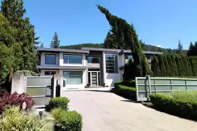 3771 SOUTHRIDGE AVENUE, West Vancouver BC V7V 3H9