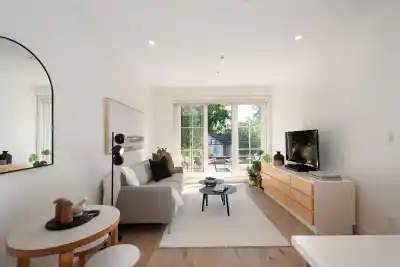 203 2528 COLLINGWOOD STREET, Vancouver BC V6R 0C1