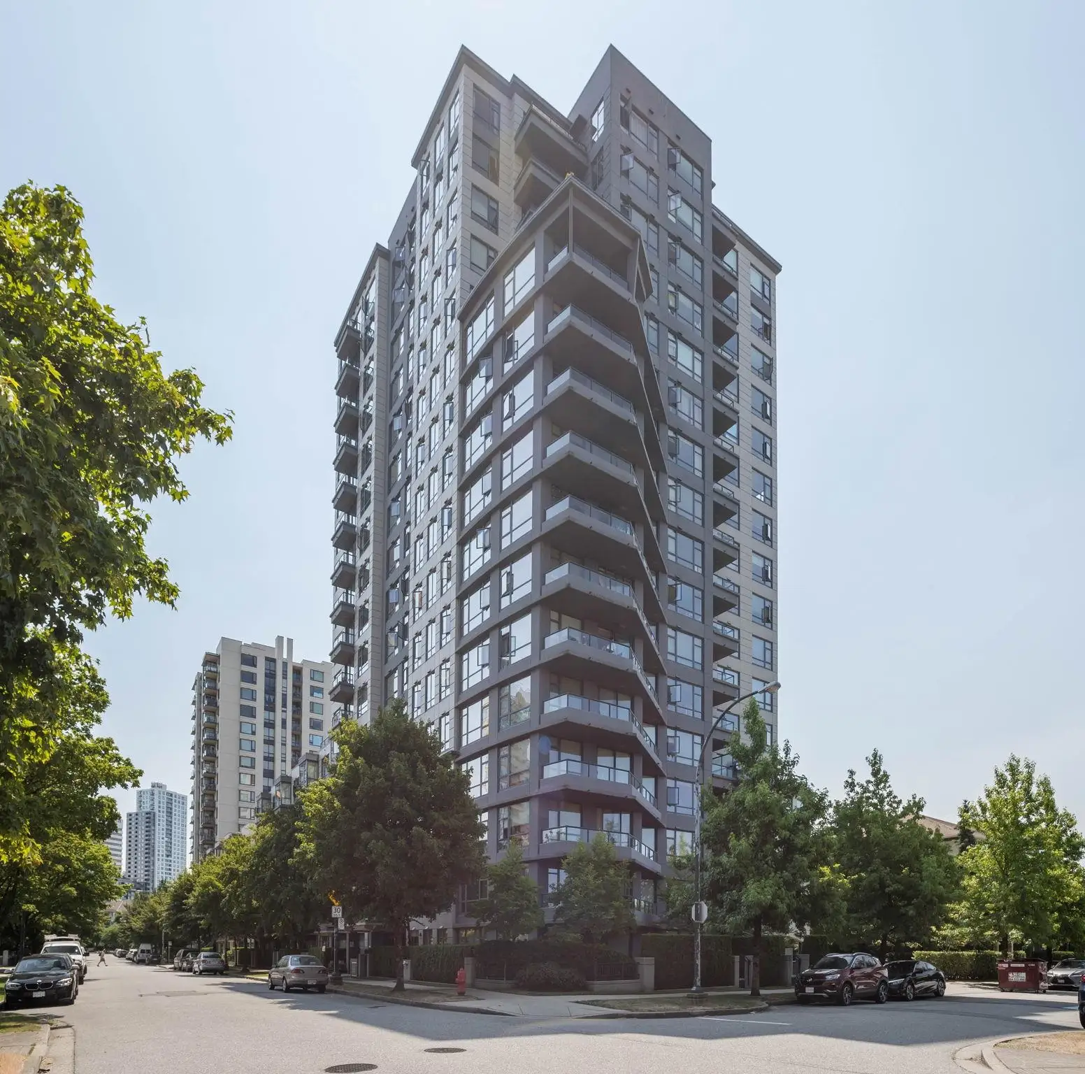 901 3520 CROWLEY DRIVE, Vancouver BC V5R 6G9