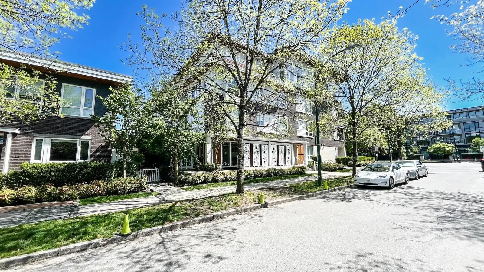 208 4080 YUKON STREET, Vancouver BC V5Y 0L4