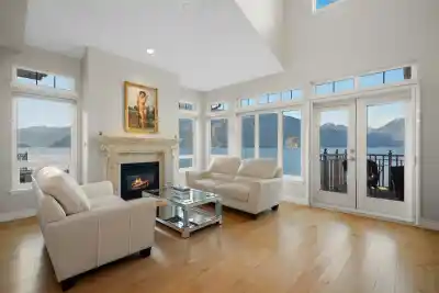 7 BEACH DRIVE, West Vancouver BC V0N 3Z1