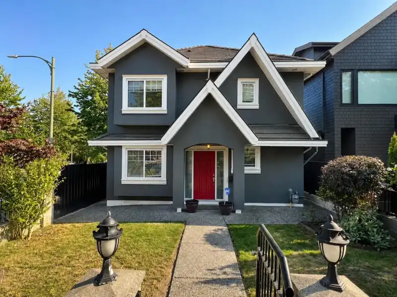 2388 E 5TH AVENUE, Vancouver