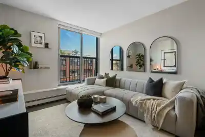 810 66 W CORDOVA STREET, Vancouver BC V6B 0L2