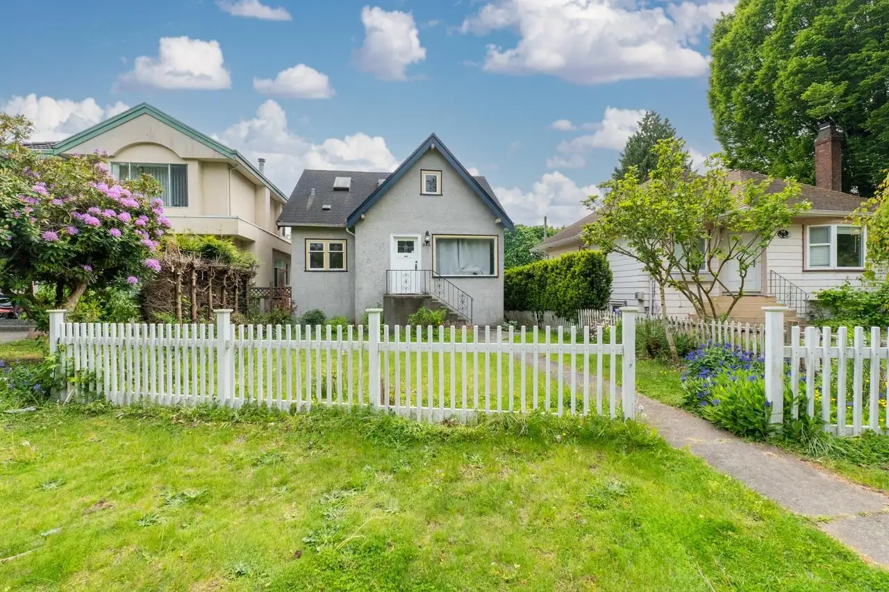 922 PARK DRIVE, Vancouver BC V6P 2J4